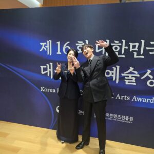 Kim Mi-kyeong Instagram - 오랫만에 만난 너무 반가운 얼굴들.
츅하합니다❤️
응원합니다❤️

우리 견우가 왜 안보이나 ㅠㅜ