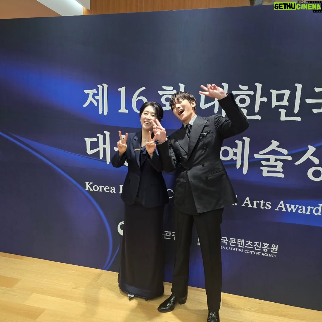 Kim Mi-kyeong - 157.5K Likes - 오랫만에 만난 너무 반가운 얼굴들.
츅하합니다❤️
응원합니다❤️

우리 견우가 왜 안보이나 ㅠㅜ
