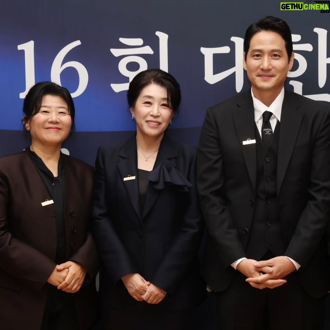 Kim Mi-kyeong - 157.5K Likes - 오랫만에 만난 너무 반가운 얼굴들.
츅하합니다❤️
응원합니다❤️

우리 견우가 왜 안보이나 ㅠㅜ
