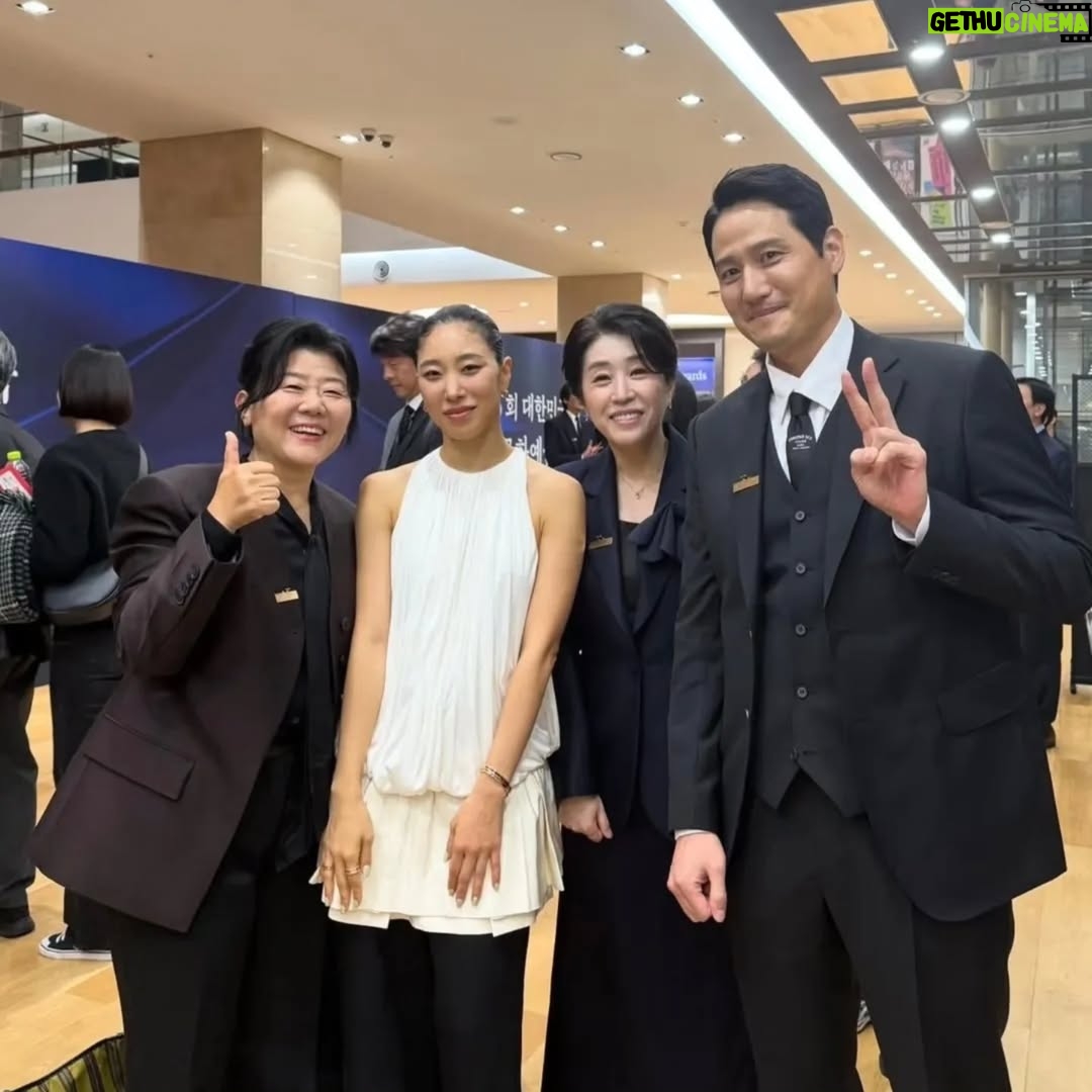 Kim Mi-kyeong - 157.5K Likes - 오랫만에 만난 너무 반가운 얼굴들.
츅하합니다❤️
응원합니다❤️

우리 견우가 왜 안보이나 ㅠㅜ