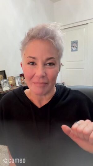 Kim Rhodes Instagram - I make a brilliant last minute Christmas present okay no I don’t that’s too much pressure here is some love for free. 💕