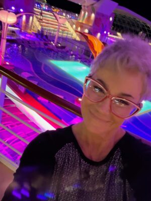 Kim Rhodes Instagram - Finally got on that big boat. Just had to kill a few zombies first. Thanks, @creationent and the #spnfamily for an unforgettably amazing experience. And eternal love to @royalcaribbean #suitelifeondeck #supernatural