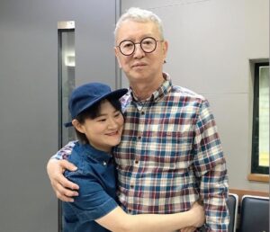 Kim Shin-young Instagram - 나의어른 교수님 편히쉬세요…말씀대로 내일부터 씩씩하게!!!!