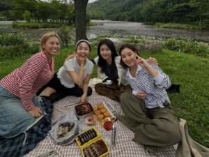 Kim Sung-ryung Instagram - #당일배송우리집 
#하지원#장영란#가비#네자매🥳