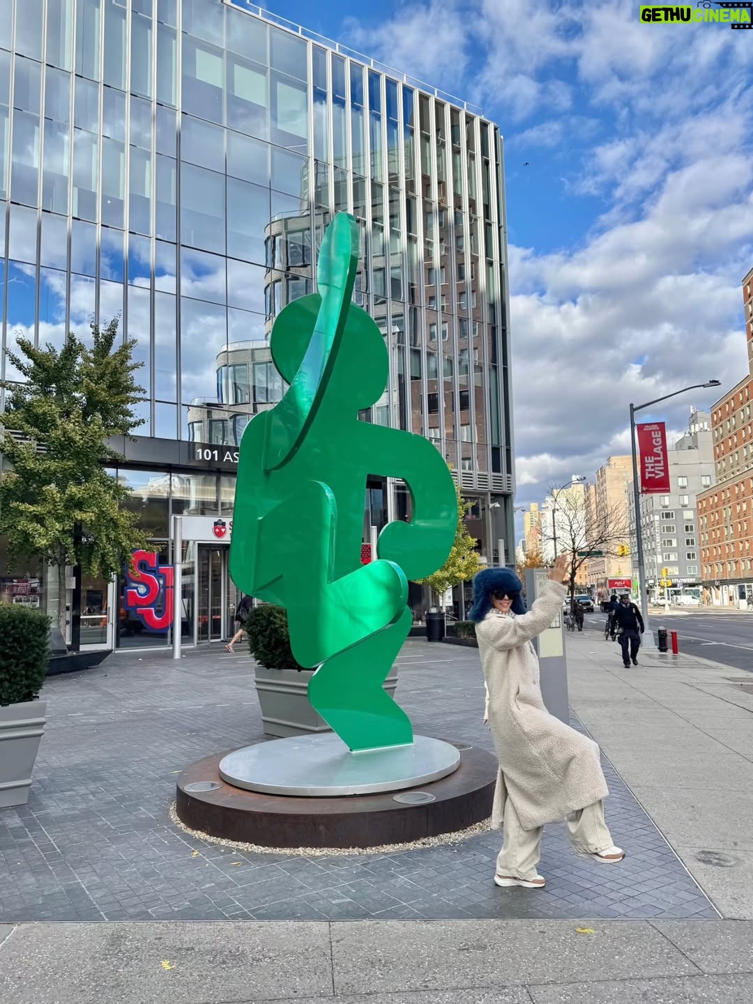 Kim Wan-sun - 5.8K Likes - 사진이.. 아직도 많네.. 🤭 남는 건 사진 뿐.. ㅍㅎ
#newyork
@jangluha_ji_young 
@kelly_inscapedesign