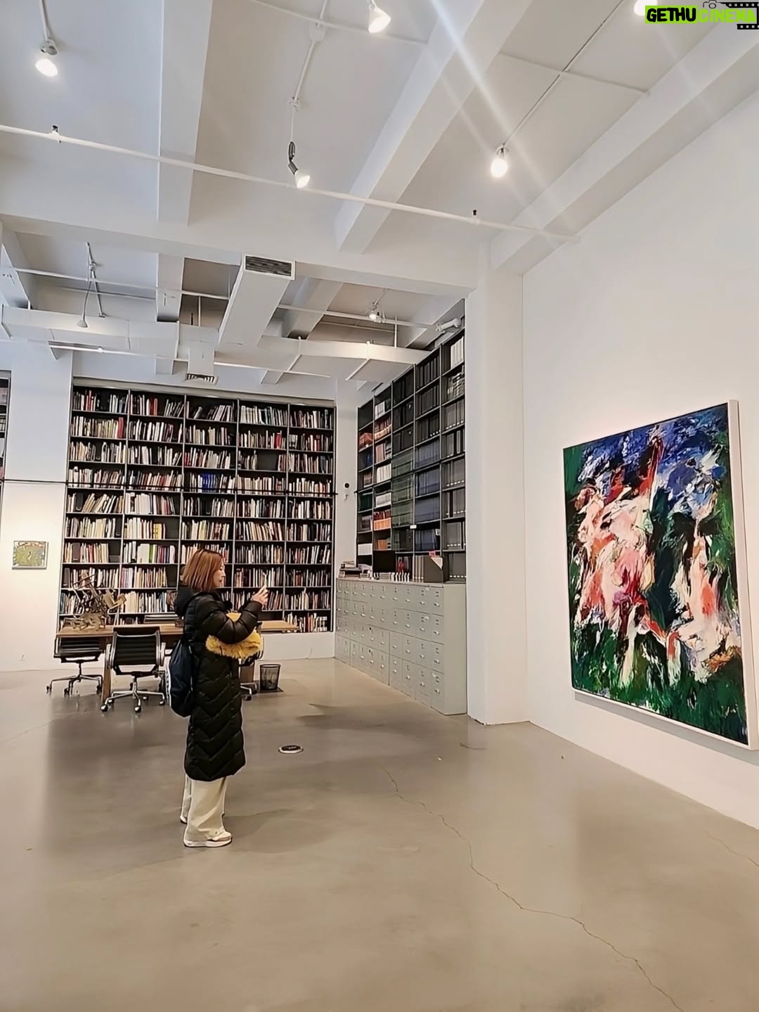 Kim Wan-sun - 5.8K Likes - 사진이.. 아직도 많네.. 🤭 남는 건 사진 뿐.. ㅍㅎ
#newyork
@jangluha_ji_young 
@kelly_inscapedesign