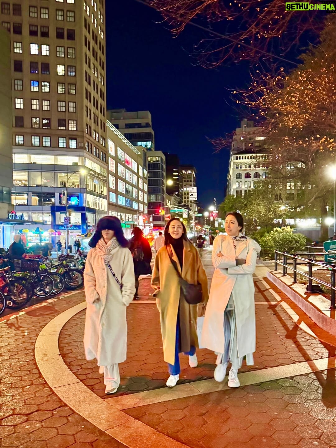 Kim Wan-sun - 5.8K Likes - 사진이.. 아직도 많네.. 🤭 남는 건 사진 뿐.. ㅍㅎ
#newyork
@jangluha_ji_young 
@kelly_inscapedesign