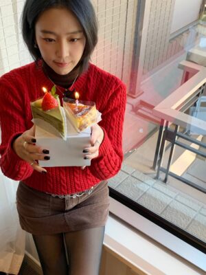 Kim Ye-won Instagram - 20251205 올해 생일을 함께한 날들 첫번째🎂🍰