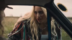 Kimberly Wyatt Instagram - “How you all doing? Think you can squeeze lil ole me in there?”

Pussycat Doll @kimberlywyatt swaps the stage for the rolling hills of Ireland, playing Dallas in comedy road trip drama The Spin.

#thespin #comedymovie #irishcomedy #roadtrip #kimberlywyatt
