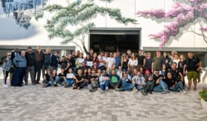 Kira Miró Instagram - Actriz feliz y contenta!!! Hoy he terminado otra aventura rodeada de gente bonita, olivos, carretera y muchas risas!!!
OLIVIA será un cuento tierno y muy divertido que espero que les guste mucho!
Gracias @flipy___ @rafaparbus @juanmarpachon por la confianza 😉 
@pablochiapella eres Oro!
Todos los compañeros artístico y técnico por el apoyo, la acogida y la complicidad eterna!
📽🤟📽💝📽🤟

@disneypluses @studio60co @womack.studios
