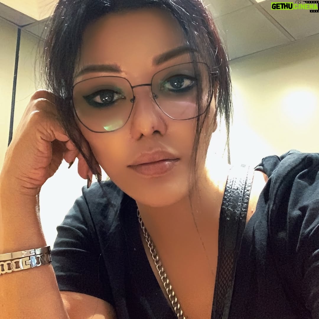 Koena Mitra - 280 Likes - Love is wicked😉❤️❤︎ 

 #koenamitra #koena #loveiswicked #dinnerwithfriends #pasta🍝 #wickedgames #mumbai #houseparties #housewarmingparty #lovelymoments❤️ #sweethearts #mademyday