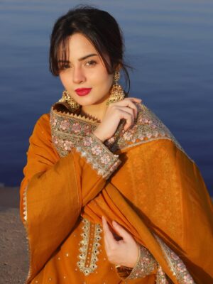 Komal Meer Instagram - Yessss 11:11 sale is live! ✨ Grab your festive fits at Haseen Official and slay the season 💃 @haseensofficial