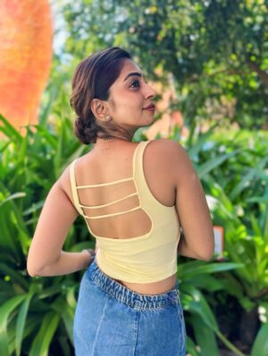 Kuhasini Gnanaseggaran Instagram - Freeze this frame — sunlight, skin, and serenity 🎬💫 Every corner of Phu Quoc feels like a scene straight out of cinema.

#Kuhasini #TamilCinema #PhuQuoc #TravelDiary #FrameWorthy #IslandMuse #CinematicVibes #GoldenAura #TravelInStyle