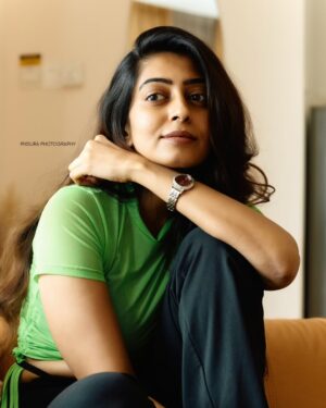 Kuhasini Gnanaseggaran Instagram - She’s back on track, stronger than ever!

📸 @pixsura_photography

#Kuhasini #TamilCinema #Actress #Comeback #StrongWoman #BackOnTrack #KollywoodQueen #PowerfulReturn