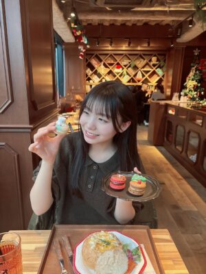 Kurumi Inagaki Instagram - .
メリークリスマス🎄
.
先日、ひまちゃんとランチしました。
スイーツも可愛くて美味しかった💖
たくさん写真を撮ってくれましたっ🎄✨
.
.
皆様、素敵なクリスマスを…💖
.
#2025 #メリークリスマス