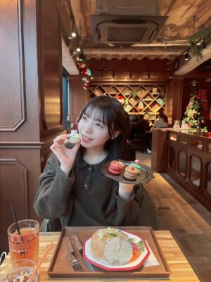Kurumi Inagaki Instagram - .
メリークリスマス🎄
.
先日、ひまちゃんとランチしました。
スイーツも可愛くて美味しかった💖
たくさん写真を撮ってくれましたっ🎄✨
.
.
皆様、素敵なクリスマスを…💖
.
#2025 #メリークリスマス