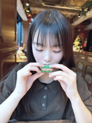 Kurumi Inagaki Instagram - .
メリークリスマス🎄
.
先日、ひまちゃんとランチしました。
スイーツも可愛くて美味しかった💖
たくさん写真を撮ってくれましたっ🎄✨
.
.
皆様、素敵なクリスマスを…💖
.
#2025 #メリークリスマス