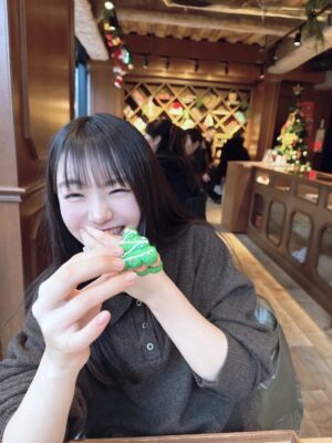 Kurumi Inagaki Instagram - .
メリークリスマス🎄
.
先日、ひまちゃんとランチしました。
スイーツも可愛くて美味しかった💖
たくさん写真を撮ってくれましたっ🎄✨
.
.
皆様、素敵なクリスマスを…💖
.
#2025 #メリークリスマス