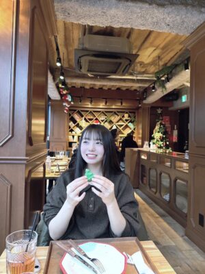 Kurumi Inagaki Instagram - .
メリークリスマス🎄
.
先日、ひまちゃんとランチしました。
スイーツも可愛くて美味しかった💖
たくさん写真を撮ってくれましたっ🎄✨
.
.
皆様、素敵なクリスマスを…💖
.
#2025 #メリークリスマス