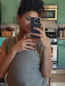 Kylee Russell Instagram - Life with Lennon🩷🍋
Our hearts are so full! Transitioning into a family of 4 has been surprisingly easy, like it was always supposed to be this way🥹 we’re so in love and can’t wait to watch our daughters grow together. Built in besties for life!