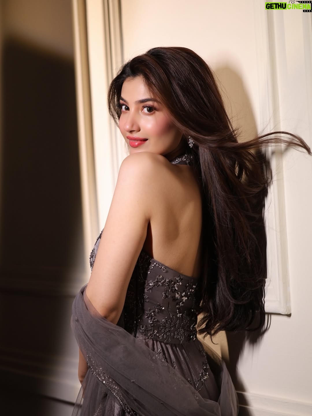 Lahoma Bhattacharjee - 24.8K Likes - Here’s to love, luck, and a little extra sparkle this Dhanteras ✨

Wishing you all light and prosperity as Diwali begins!

#Dhanteras #Diwali #FestiveSeason

Make up - @sahababusona 
Hair - @tanoya24 
Styling - @subrata_stylist 
Photos - @abhinaskarphotography