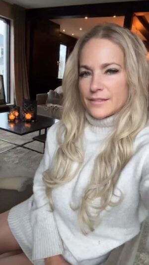 Laila Bagge Instagram - Glad söndag 🤍 Har fått flera Dm av er om min inredning här hemma och hur det såg ut från början, så här kommer lite före och efter bilder på vardagsrummet, kök och badrum 🤍