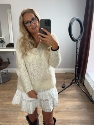 Laila Bagge Instagram - Grattis till mig 🎉
Ännu ett år klokare, roligare och… ja, rätt härlig faktiskt.
Ingen känner mig bättre än jag, tur det 😂säger som jag brukar :
We are not our age, we are our energy 🤍
