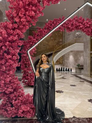 Laila Elwi Instagram - Stepping into Day 3 #RedSealFF25 💖

Styled by: @maissaazab @sahar.m.azab
Dress: @zeenazaki 
Hair: @mermaidsalon.sa @shams.hir.stylist 
MUA: @makeupby_sherri 
Jewelry: @chopard @attarunited