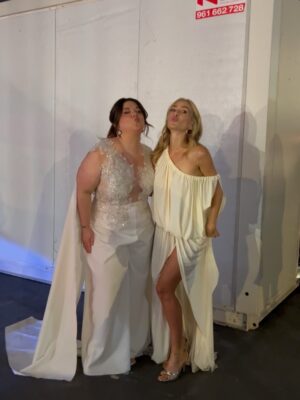 Lala Chus Instagram - Pues se hizo, se presentó la gala de los @premiosidolo junto con mi diosa amada @kiramiro. 

Mil gracias @dulceida por pensar en nosotras para tremendo trabajo. 🤍🤍

Por supuesto dar gracias al equipo divino que me ayudó a estar así de linda en una noche importante.

Gracias infinitas a  @jordidalmauoficial x @be.creative.by.jordi.dalmau por hacerme este vestido blanco y el mono tan preciosos en tiempo récord. Habéis sido increíbles, vaya currazo 🥹🤍🤍🤍🤍

Estilismo @virginia_mcarnino y @gabrieladizz 
El abrigo azul magnífico de @velascoateliermadrid 
Joyas: @kalliope.jewelry , @aflamegroup y @swarovski 

Makeup y pelito @rosabarreraavec  y @ismaelbachiller x @sebastianproes (publi) 

Y todo lo demás, siempre ella, la mejor del mundo @vic.plum ♥️♥️♥️♥️♥️♥️