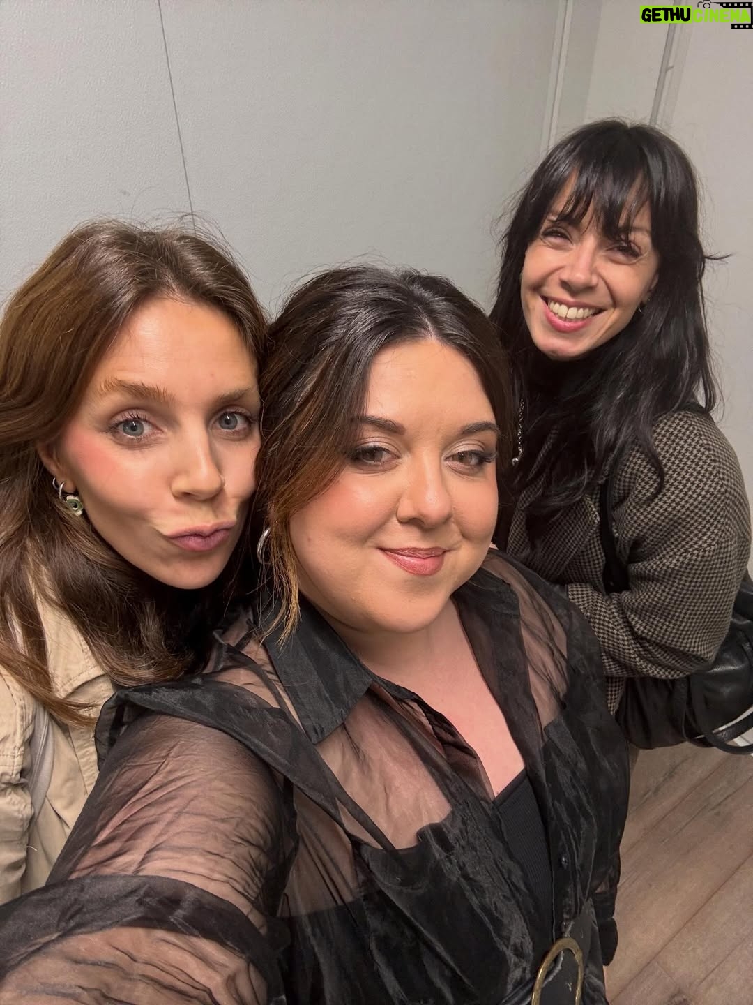 Lala Chus - 40.4K Likes - Pues se hizo, se presentó la gala de los @premiosidolo junto con mi diosa amada @kiramiro. 

Mil gracias @dulceida por pensar en nosotras para tremendo trabajo. 🤍🤍

Por supuesto dar gracias al equipo divino que me ayudó a estar así de linda en una noche importante.

Gracias infinitas a  @jordidalmauoficial x @be.creative.by.jordi.dalmau por hacerme este vestido blanco y el mono tan preciosos en tiempo récord. Habéis sido increíbles, vaya currazo 🥹🤍🤍🤍🤍

Estilismo @virginia_mcarnino y @gabrieladizz 
El abrigo azul magnífico de @velascoateliermadrid 
Joyas: @kalliope.jewelry , @aflamegroup y @swarovski 

Makeup y pelito @rosabarreraavec  y @ismaelbachiller x @sebastianproes (publi) 

Y todo lo demás, siempre ella, la mejor del mundo @vic.plum ♥️♥️♥️♥️♥️♥️