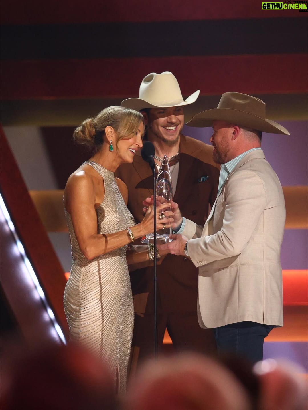 Lara Spencer - 4.5K Likes - THANK YOU CMA! I loved presenting Best Male Vocalist with my new bestie @brandonlake to my other new bestie @codyjohnson. ;). Congratulations to Cody and all the winners and to @laineywilson who absolutely killed it as host!  It was such a great night (and bestie  Brandon-we can’t wait to have you perform on @goodmorningamerica in January!)