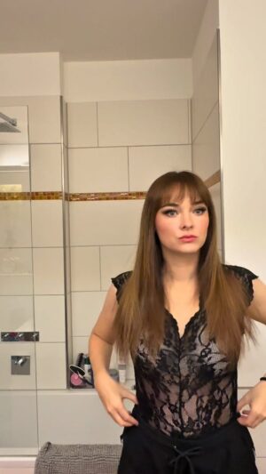 Larissa Rieß Instagram - #vlog #dj #producer #mom