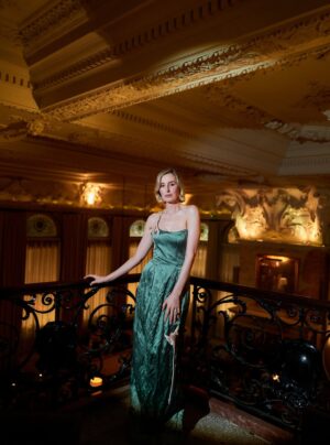 Laura Carmichael Instagram - Thank you @britishmuseum for a magical evening 💞

Styling: @rebeccacorbinmurray 
Dress: @erdem
Makeup & Skincare: @busterknight using @lancomeofficial 
Hair: @valeriebenavides using @hairbysammcknight 
📸 @domisalu