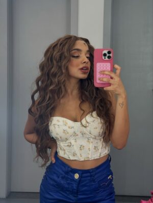 Laura Castro Instagram - hoje é dia de #tbt e eu tô nostálgica… então segue um dumpzão de um dos maiores presentes que esse ano me deu: @meninasmalvadasomusicalbr 🩷