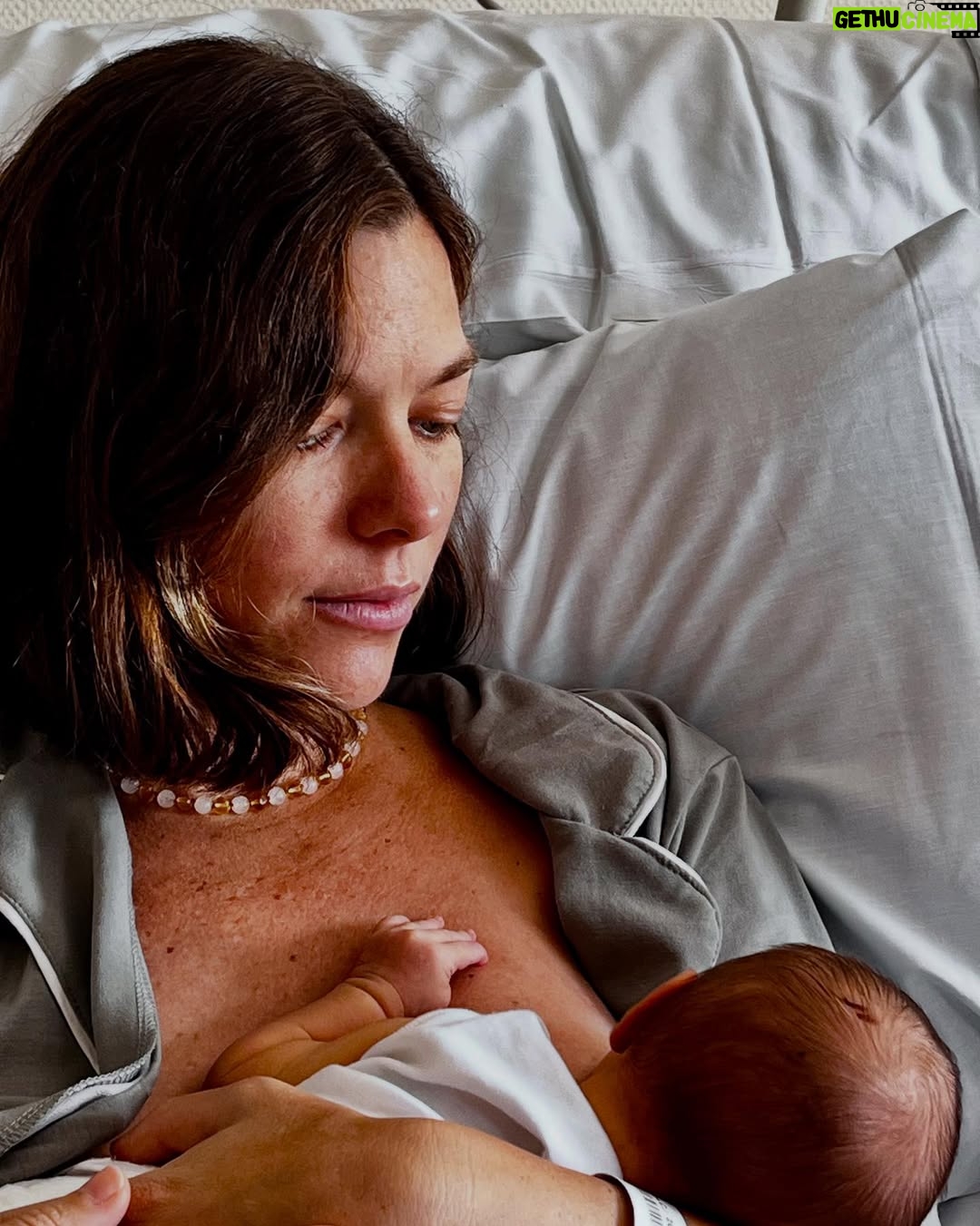 Laura Laprida - 39.9K Likes - 12/08 Bienvenido Otto 
Muchas gracias a todos por sus mensajes de amor, estamos muy bien y contentos, disfrutando y aprendiendo de este bebuchi. ❤️
📸 Primera de muchas @eugeniolevis.ph 
🚗 Yendo
🏩 El Hospital
🕰️ La espera 
🫠 Lactancia, lo más lindo y desafiante del mundo
❤️‍🔥 Todo lo que está bien
🥰 Nos vamos a casa @chiccoargentina