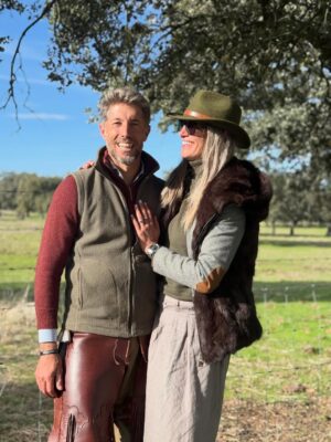 Laura Sánchez Instagram - Día de campo con el tío más guapo del mundo mundial…@manuel.escribano y cuadrilla!!! @felipe__proenza @jlneiro @gutierrezperalta8 #currorobles #jaralta