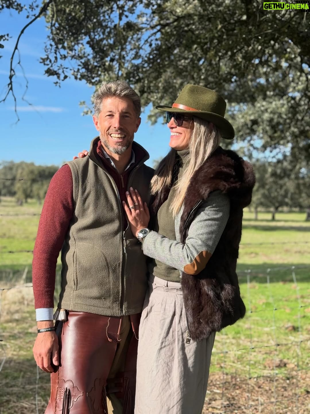 Laura Sánchez - 6.3K Likes - Día de campo con el tío más guapo del mundo mundial…@manuel.escribano y cuadrilla!!! @felipe__proenza @jlneiro @gutierrezperalta8 #currorobles #jaralta