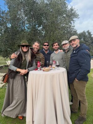 Laura Sánchez Instagram - Día de campo con el tío más guapo del mundo mundial…@manuel.escribano y cuadrilla!!! @felipe__proenza @jlneiro @gutierrezperalta8 #currorobles #jaralta