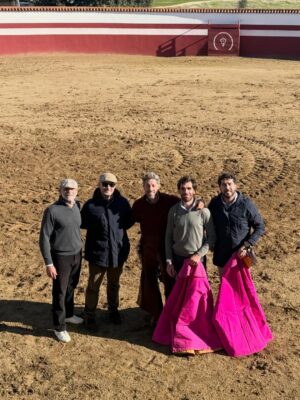 Laura Sánchez Instagram - Día de campo con el tío más guapo del mundo mundial…@manuel.escribano y cuadrilla!!! @felipe__proenza @jlneiro @gutierrezperalta8 #currorobles #jaralta