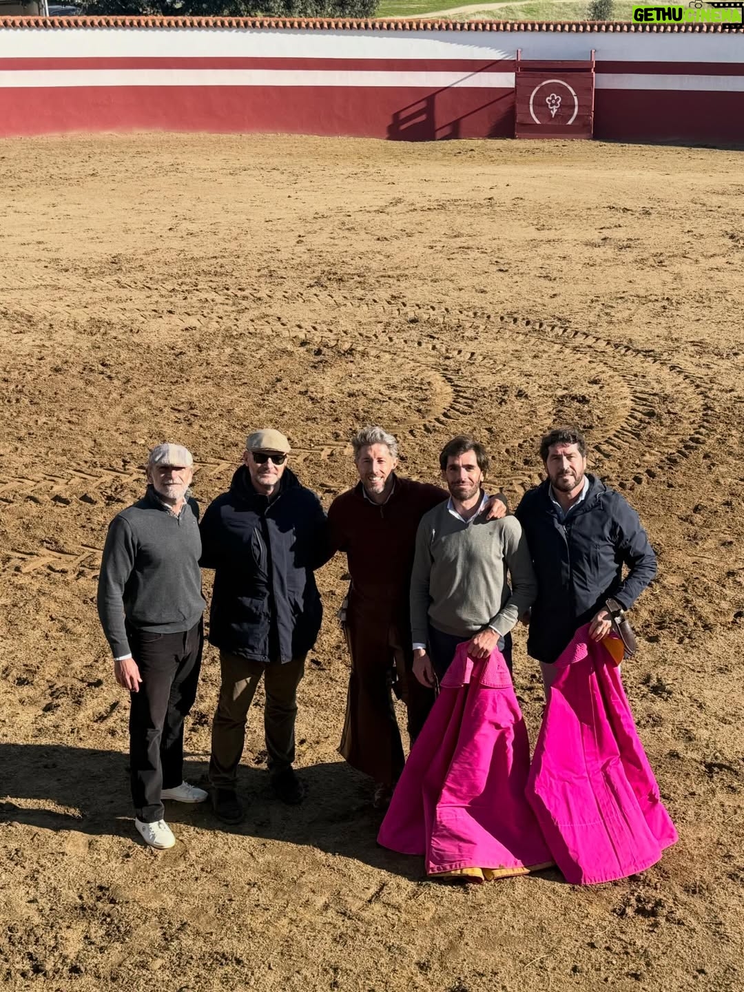 Laura Sánchez - 6.3K Likes - Día de campo con el tío más guapo del mundo mundial…@manuel.escribano y cuadrilla!!! @felipe__proenza @jlneiro @gutierrezperalta8 #currorobles #jaralta