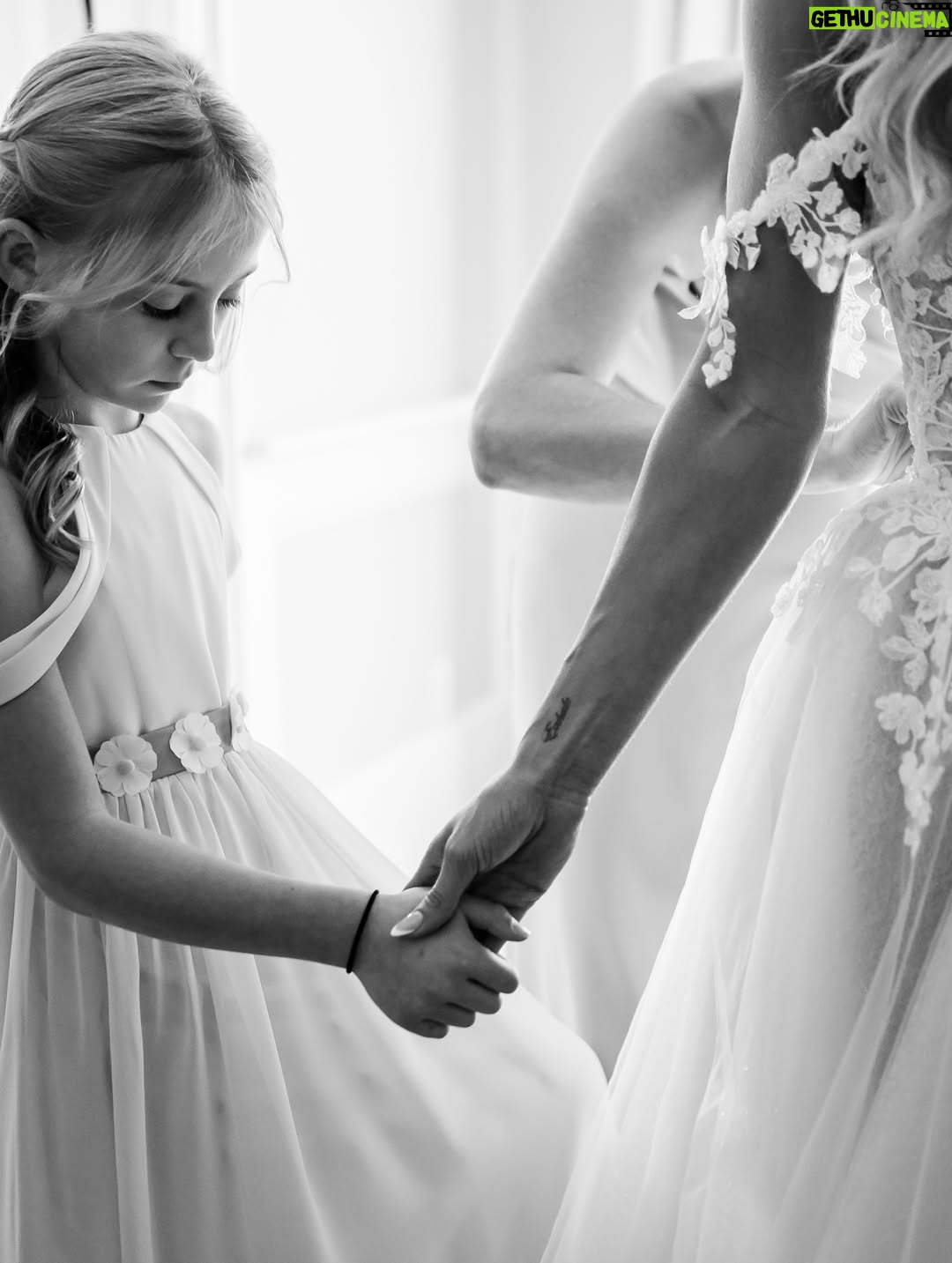 Laura Vandervoort - 13.5K Likes - ✨ The calm before the forever. Girls getting ready. ✨

Thank you to my Maid Of Honor & Big Sis @vandersgardner for holding everything down and in place for me — especially for holding my hand.

Thank you @oakandluna & @guerlain for my bridesmaids bridal gifts.

Dress: @nettabenshabubridal 

Costume jewelry (something old) from my Dad @ralphvandervoort who bought me jewelry when I was a kid at the Grace Kelly exhibit. I had always been in awe of her. 

Scent was my always go to @lelabofragrances Another 13

Thank you to @champagne.and.cupcakes for altering my dress and making it perfection and for making my gorgeous cathedral length veil! 

📸  Credit needs to be shouted from the rooftops to our amazing photographers @robertmauriellphotography @johnbregar - Thank you for capturing everything perfectly.
 
CREDITS:

HAIR: Thank you to my friend and talented artist @annastasia_hairandmakeup & Thank you @mulberryhairextensions for giving me luscious waves!!

MAKEUP: Thank you @neilsilvermanbeauty - I knew after we did our first press photo shoot together I was using you if I ever got married!!! 

WEDDING PLANNER: Thank you @ashleychanelevents for the magical day and evening and all the emails in between.

VENUE: @langdonhall You were incredibly organized & kind. Staff were extremely helpful! The property is stunning, the food was out of this world and we will forever be in love with your hotel and venue.