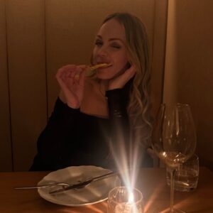 Laura Vandervoort Instagram - Night on the town 😉 Happy four years @adamcoates4 🥂
