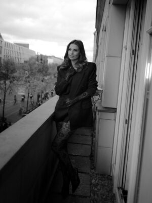 Laura Wontorra Instagram - Tights season is in! 

H&M @asalsahin 
Foto @luisa.esch