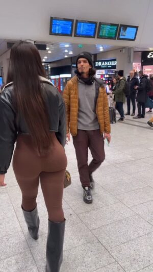 Lauren Cruz Instagram - J’ai craqué ma combi j’avais même pas vu 😭