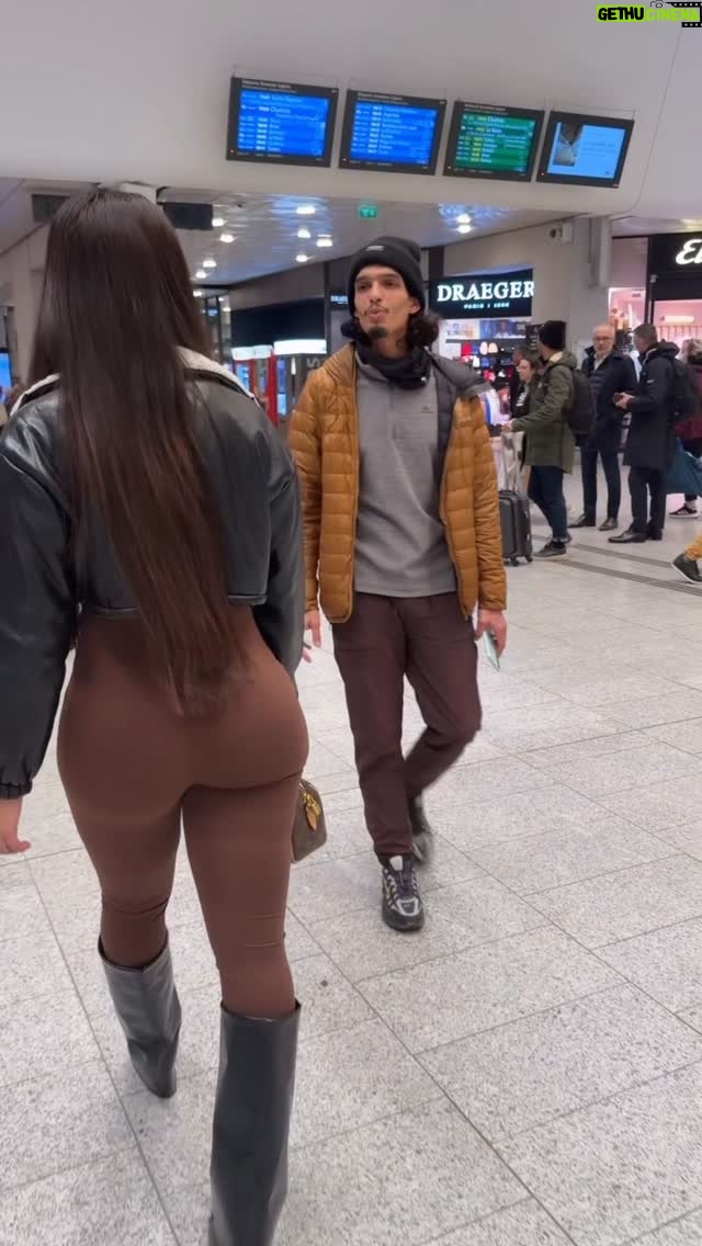 Lauren Cruz - 42.3K Likes - J’ai craqué ma combi j’avais même pas vu 😭