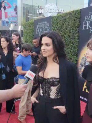 Lauren LaVera Instagram - 👻 ✨ Halloween Horror Nights 2025 ✨👻

Have a scream for me. 🎃🕸️🔮🦇🐈‍⬛😈🕷️🌙

HMU: @abhairmakeup
@horrornights #UniversalHHN