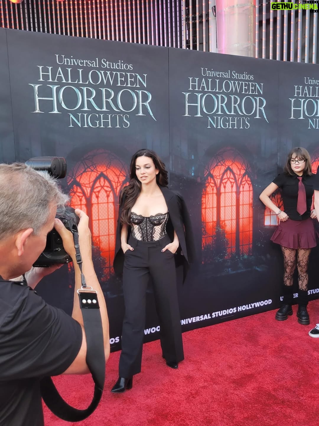 Lauren LaVera - 40K Likes - 👻 ✨ Halloween Horror Nights 2025 ✨👻

Have a scream for me. 🎃🕸️🔮🦇🐈‍⬛😈🕷️🌙

HMU: @abhairmakeup
@horrornights #UniversalHHN