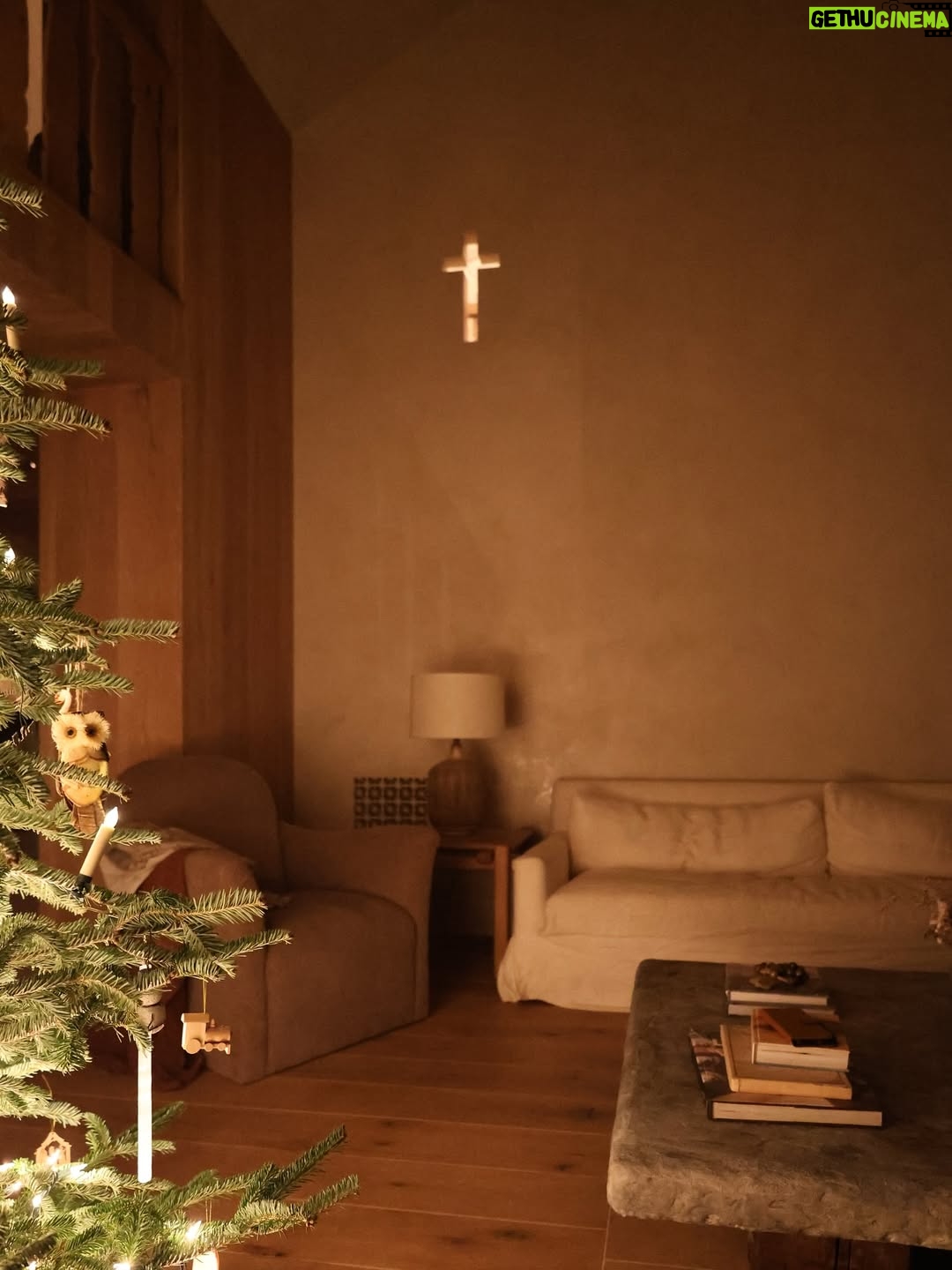 Lauren Liess - 1.7K Likes - Sending love to you & yours!! Merry Christmas from the Liess’s!