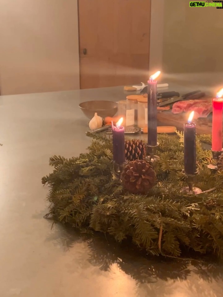 Lauren Liess - 1.7K Likes - Sending love to you & yours!! Merry Christmas from the Liess’s!