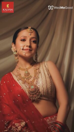 Lavanya Srivastava Instagram - Recent shoot with @kalyanjewellers_official

Makeup @makeupbybanny23 
Stylist @spardhamalik 
Videographer @lakshay.dargan